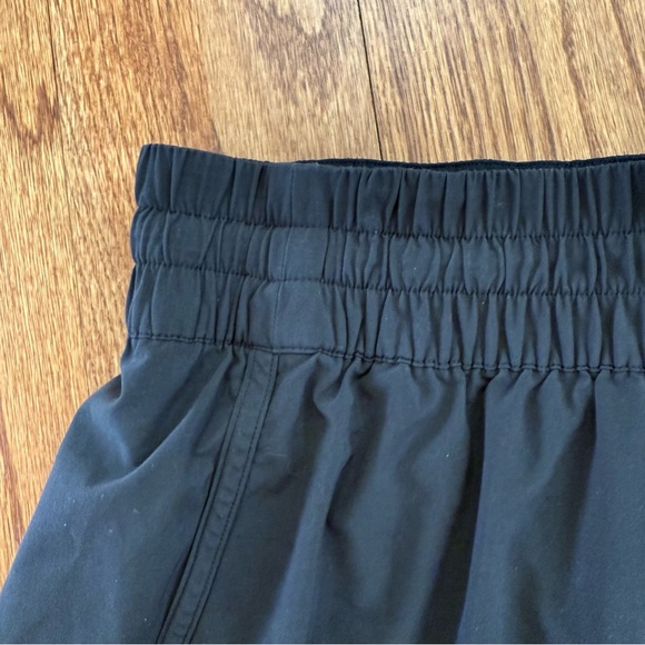 Lululemon Tracker Shorts in black size 12 - Picture 4 of 13